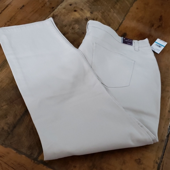 GLORIA VANDERBILT SLIMMING JEAN - Picture 6 of 6